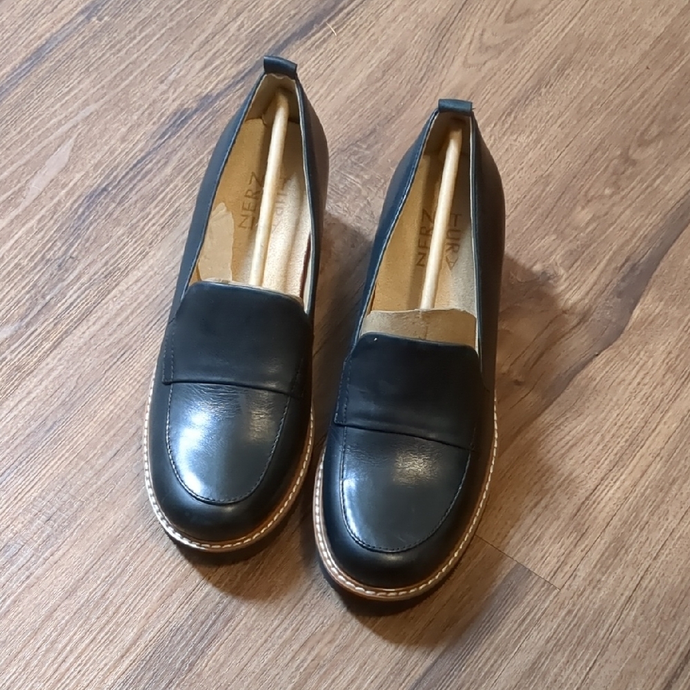 NWOB, Naturalizer loafers